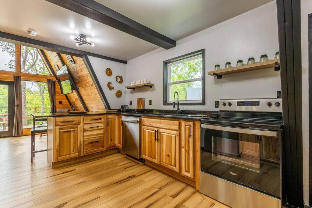 Valhalla Cabins Aframes With Hot Tubs & Sauna Cosby Exterior photo